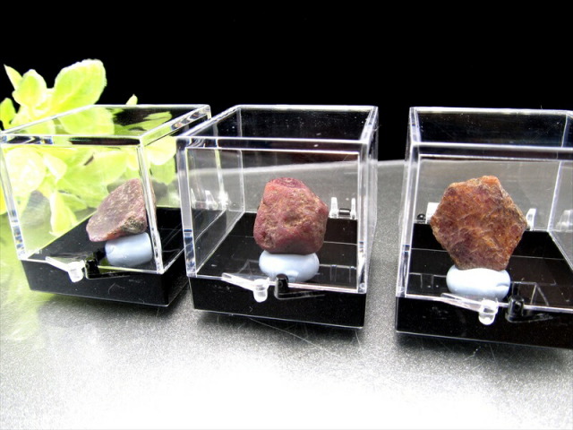 ルビー原石 theory xyz ルビー 原石 置物 大型 磨石 3.9kg 美品 甲府製 秋光作