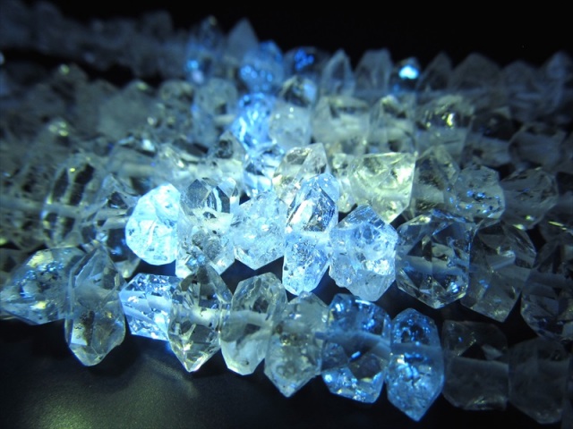 石サイズ幅4mm-7mm オイルインクォーツ 連 一連 長さ約38-40cm サイズS パキスタン産