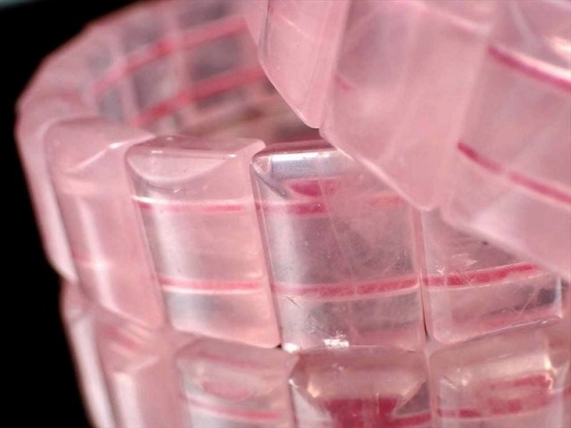 お買い得価格 ローズクォーツ 紅石英 バングル ブレスレット 幅約14.5mm前後 存在感あるバングルタイプ 美と愛の女神の石 動画あり マダガスカル産