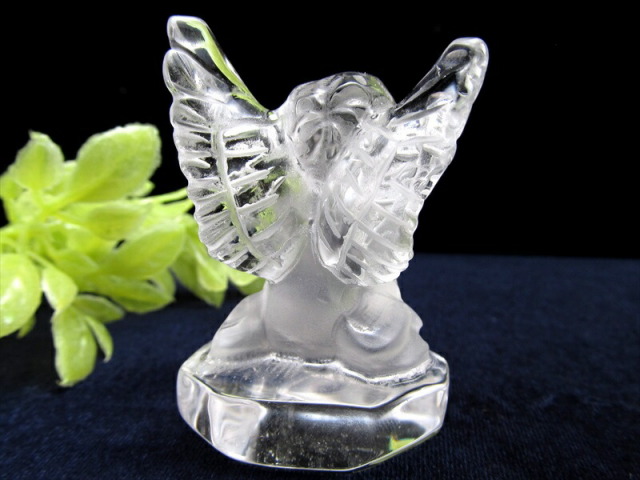 ☆特選一品☆幸福を運ぶ『天使モチーフ』【天然水晶エンジェル彫り置物