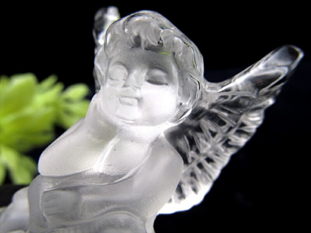 ☆特選一品☆幸福を運ぶ『天使モチーフ』【天然水晶エンジェル彫り置物