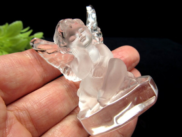 ☆特選一品☆幸福を運ぶ『天使モチーフ』【天然水晶エンジェル彫り置物