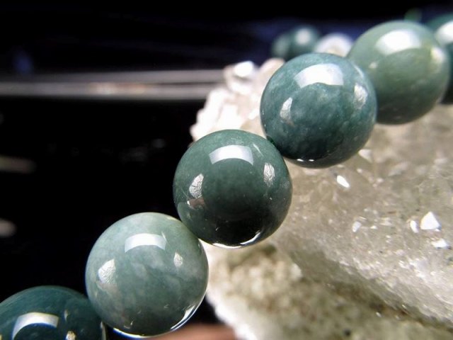 激安宣言 約10mm珠 グアテマラ産 天然翡翠 ジェダイト/硬玉 一連 約37