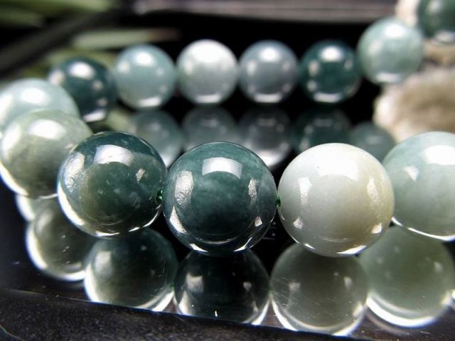 激安宣言 約10mm珠 グアテマラ産 天然翡翠 ジェダイト/硬玉 一連 約37
