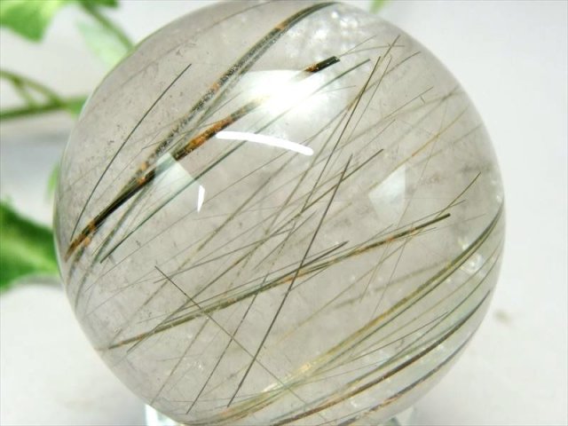 透明感抜群 くっきり緑針 ザギマウンテンクォーツ 丸玉 台座付き 直径約44.8mm 重さ約124.8g アクチノライト 針状結晶くっきり 1点物 パキスタン産