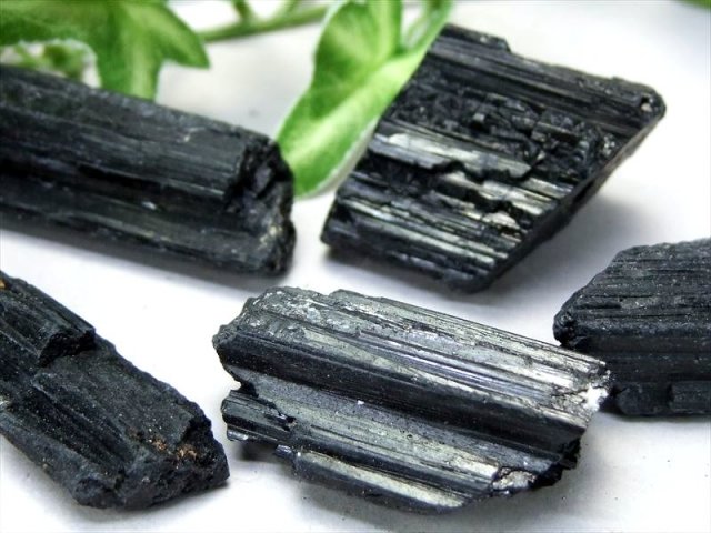 セット売り ブラックトルマリン 結晶原石 100gセット 4-5個入り 電気石 詰め合わせ 心身を浄化・精神との調和 ブラジル産