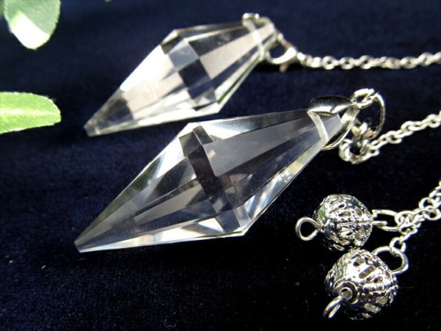 高品質 シャンデリアカット 水晶 ペンデュラム 1個売り 縦約43mm チェーンの長さ約18cm ダウジングの必需品 すべての浄化と純粋さを象徴する石