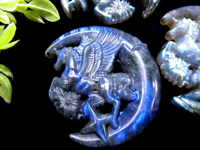 幻想的シラー ラブラドライト ペガサス&月 彫刻置物 重さ 約45g 1個売り ブルーシラー マダガスカル産 パワーストーン 天然石