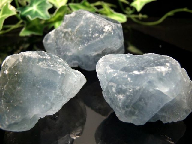 高品質結晶タイプ 大き目１個売り セレスタイト 結晶原石 約100-120g 透明感抜群 すりガラスの様なさらさら質感 空のような優しい青色 天使の石