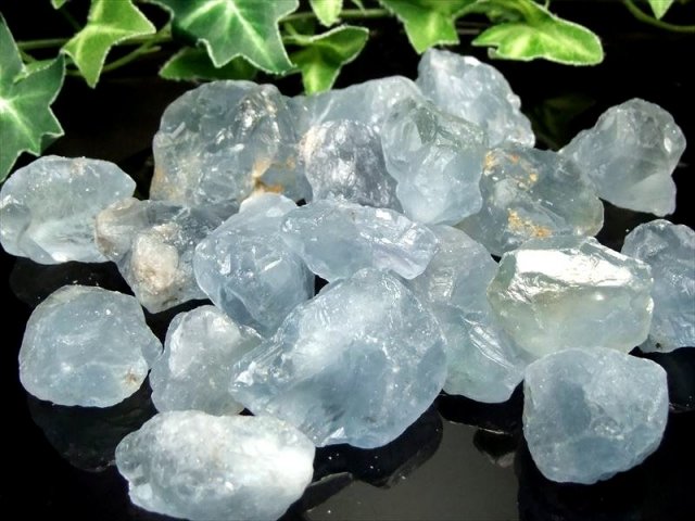 高品質結晶タイプ セレスタイト 結晶原石さざれ 約200g（5-10個入り