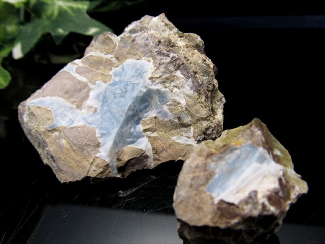 希少 国産原石 2個セット オパール 原石 重さ52g スカイブルーの蛋白石 ブルーオパール ナチュラル感たっぷり ラフ原石 癒しを与える石 愛知県 新城市 川売