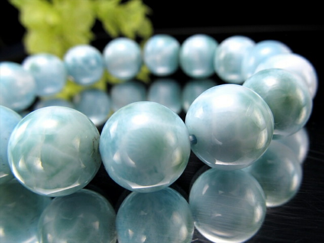 店頭展示中 3A ラリマー ブレスレット 12.5mm-13mm × 16珠 曹灰針石 愛