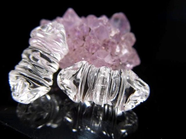 手彫り彫刻 ヴァジュラ 五鈷杵/金剛杵/ドルジェ 水晶 ブレスレットパーツ 幅約8m-9mm×長さ約17mm-19mm 1個売り 超透明 水晶素彫り