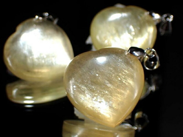 超希少 天然ゴールデンマイカ ハート ペンダントトップ 石サイズ縦約18mm-22mm 約4g-5g 1個売り Silver925 フロゴパイト 華やかな金色の輝き