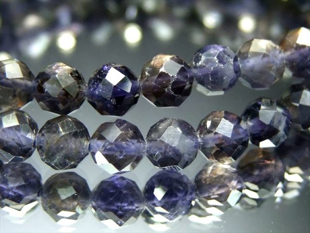 ウォーターサファイア!【アイオライト カットブレスレット】6mm-6.5mm×29珠前後 落ち着いたネイビーカラー 程よい透明感 中にはシラーやアベンチュレッセンスが輝く珠も 3月の誕生石【スリランカ産】
