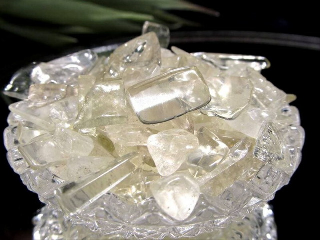 大粒タイプ リビアングラス さざれ 約20g入り 粒の大きさ約5mm-20mm