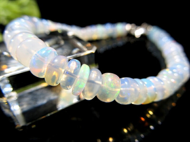 ハイクオリティ プレシャスオパール 蛋白石 ボタン型ブレスレット つるんと丸ボタン型 留金具 Silver925 幅約6mm 幸運を呼び込む エチオピア産