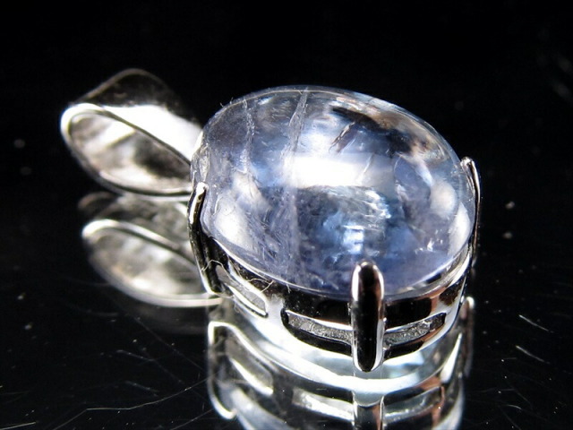 タンザナイト（ゾイサイト）ペンダントトップ 石サイズ縦約7mm 約0.6g Silver925 透明感抜群 人生を良い方向へと導く石 1点物 タンザニア産