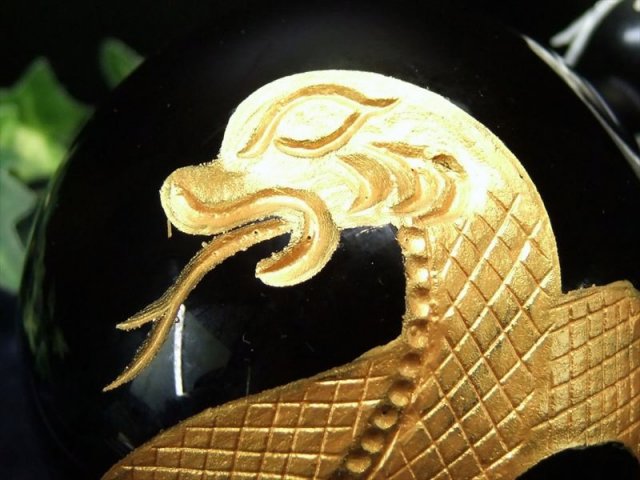 黒と金色の蛇柄彫刻　オブジェ3点セット 今年の干支 巳 へび 大サイズ 蛇彫り オブシディアン 丸玉 直径79mm