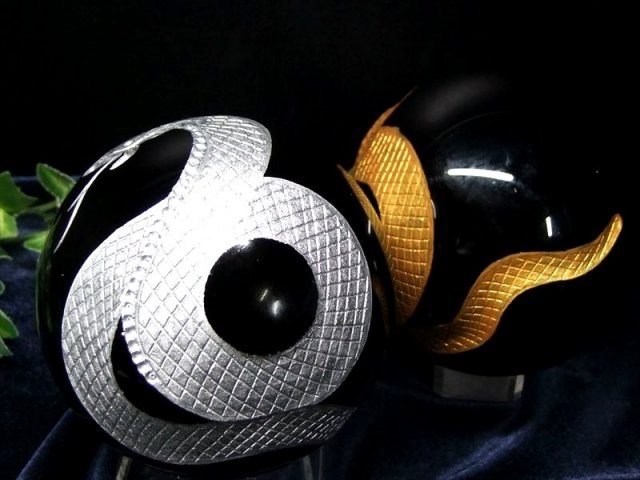 金運・財運の象徴 大サイズ 蛇彫り オブシディアン 丸玉 直径79mm前後