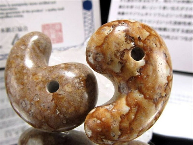 正規品 日本銘石協会 姫川薬石 勾玉 縦約33mm×横約22mm 1個売り 国産石