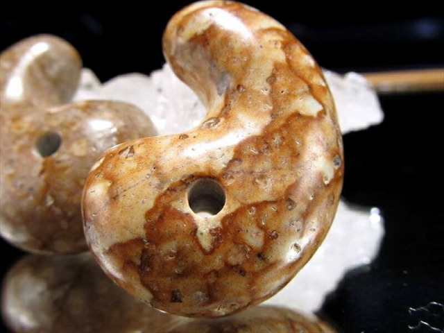 正規品 日本銘石協会 姫川薬石 勾玉 縦約33mm×横約22mm 1個売り 国産石使用 漢方薬で 虎石 と呼ばれた奇跡の石 健康運・治癒力アップ