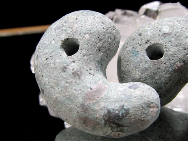 正規品 日本銘石協会 ふくいブルー(笏谷石) 勾玉 縦約33mm×横約23mm 1