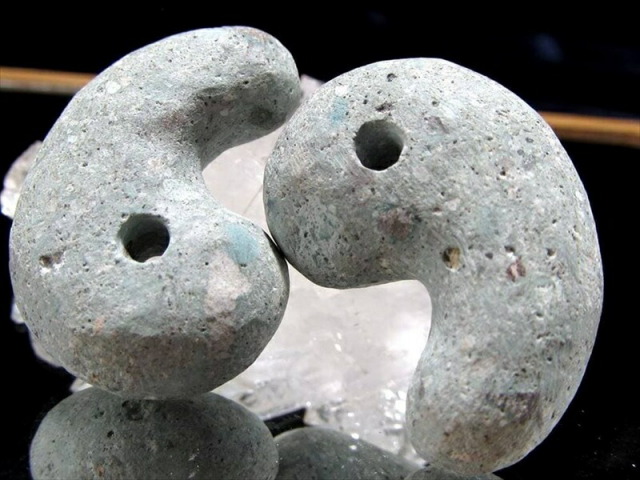 正規品 日本銘石協会 ふくいブルー(笏谷石) 勾玉 縦約33mm×横約23mm 1