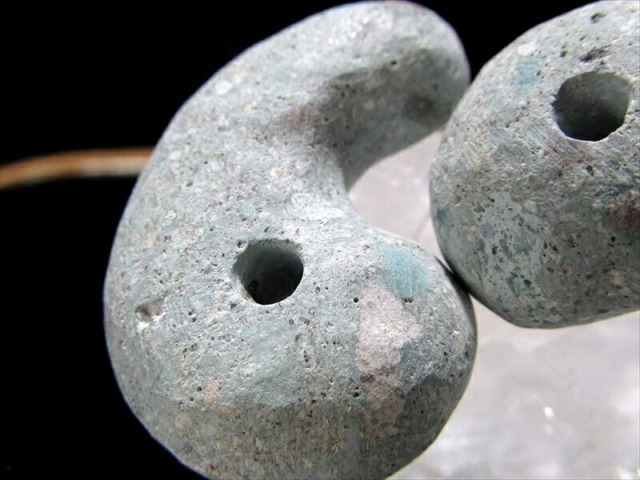 正規品 日本銘石協会 ふくいブルー(笏谷石) 勾玉 縦約33mm×横約23mm 1