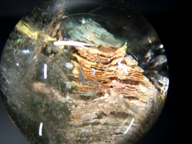 鋭角に聳え立つ霊峰 S級 千層 龍神 ファントムガーデンクォーツ 丸玉