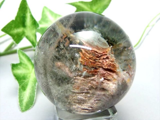 鋭角に聳え立つ霊峰 S級 千層 龍神 ファントムガーデンクォーツ 丸玉