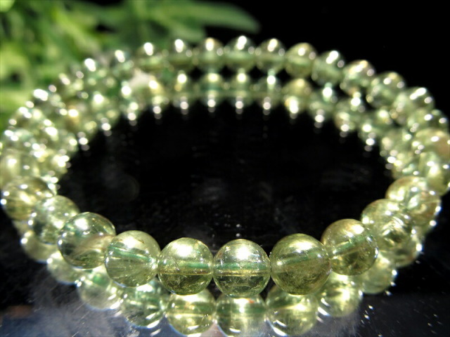 透明 濃色グリーンカラー グリーンアパタイト ブレスレット 6mm×30珠 入手困難なグリーンカラー 穏やかに自己表現する力を与えてくれる 一点物 ブラジル産