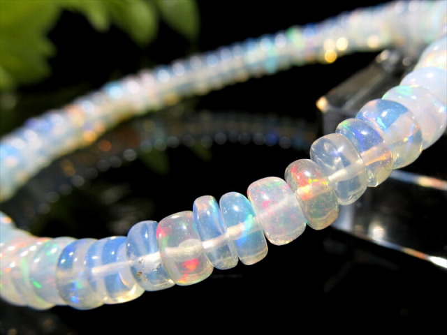 ハイクオリティ プレシャスオパール 蛋白石 ボタン型ブレスレット つるんと丸ボタン型 幅約5mm-5.5mm 幸運を呼び込む エチオピア産 bl-