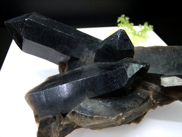 圧倒的支持 天然 黒水晶 (モリオン) クラスター原石 重さ658g