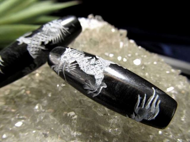 日本を代表する霊石 神居古潭石（カムイコタン石）龍玉付き五本爪龍神天珠 約39mm 1個売り 水石の貴公子 持ち主を正しい道筋に導く石