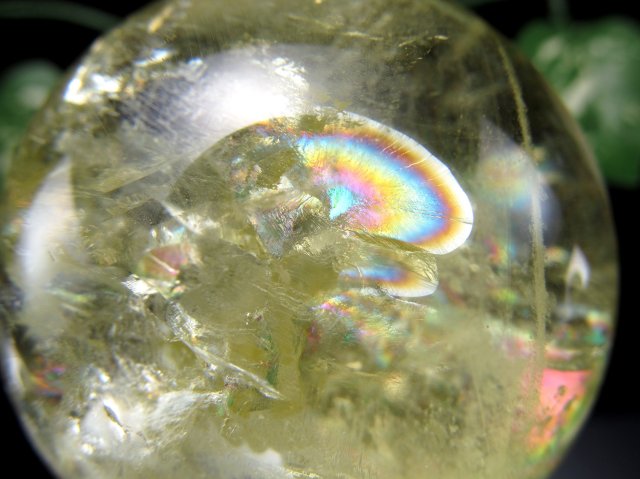 大玉5.3センチ台座付き 虹入り シトリン 丸玉