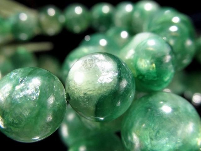 グリーンマイカ ブレスレット 約9mm-9.5mm×21珠前後 瑞々しい