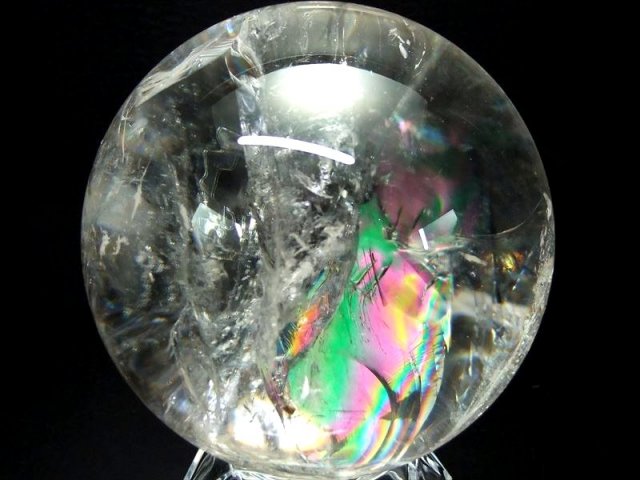 店頭展示中 今回で1番 S級 天然水晶 虹入り 丸玉 台座付き 重さ 824.5g φ84mm レインボー水晶 すべての浄化と純粋さの象徴