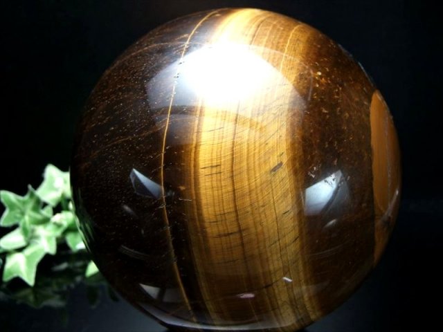 店頭展示中 ド迫力の大玉 稲妻シラー！ 4A タイガーアイ 丸玉 台座付