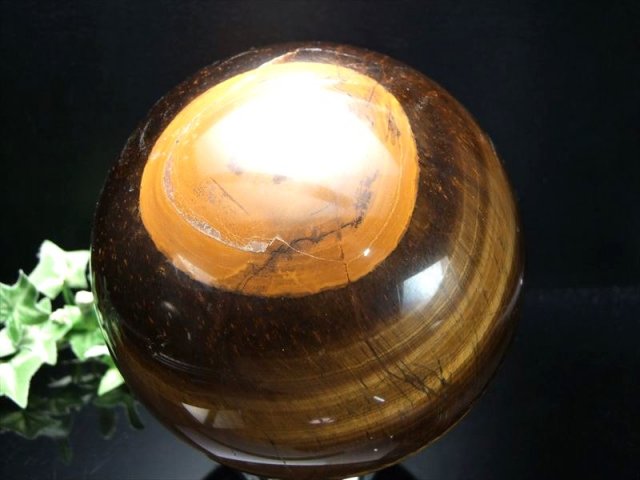 店頭展示中 ド迫力の大玉 稲妻シラー！ 4A タイガーアイ 丸玉 台座付