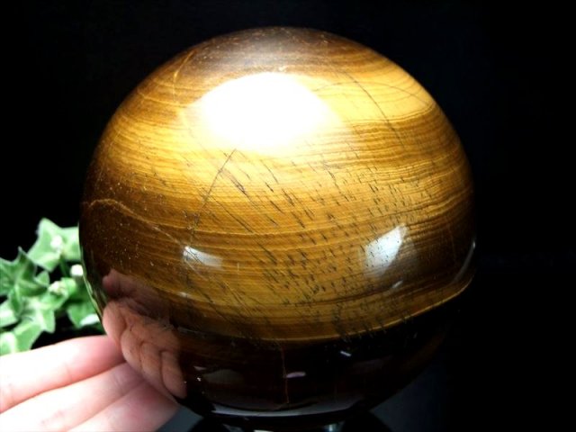 店頭展示中 ド迫力の大玉 稲妻シラー！ 4A タイガーアイ 丸玉 台座付