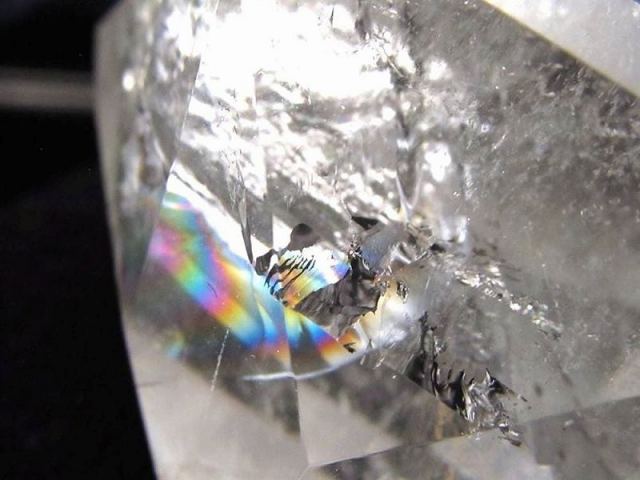 くっきり虹入り レムリアンシード贅沢使用 ヘキサゴンカットストーン 最大幅約5.5cm 厚み約3.8cm 約107.8g 透明感抜群 大きめ六芒星カット