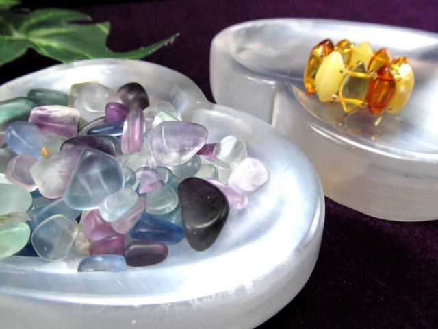 1個売り【ハート型 キャッツアイセレナイト プレート 皿】重さ80g-100g