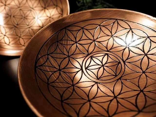 銅製 フラワーオブライフ プレート 幅約15cm 厚さ約2.5cm 1個売り フラワーオブライフ 神聖幾何学 デザイン 美しく輝く魔術師の石
