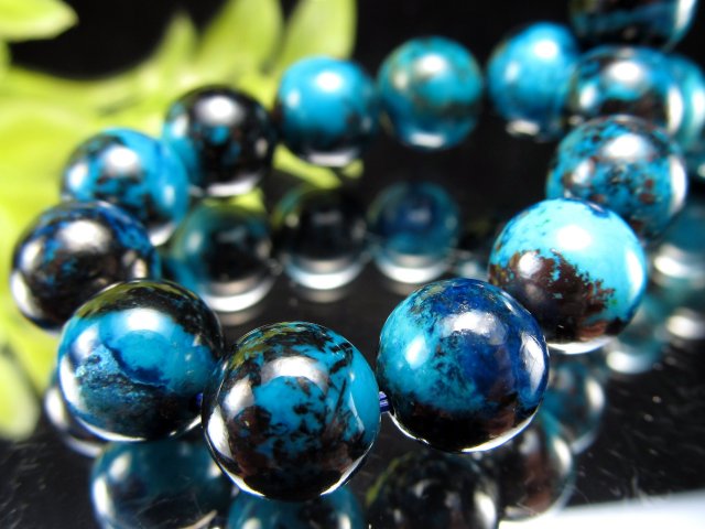 AAA+ 鮮やかなブルーグリーンカラー アイアンクリソコラ 珪孔雀石 ブレスレット 8.5mm~9mm×22珠 つやつや光沢 重厚感溢れるメタリックカラー