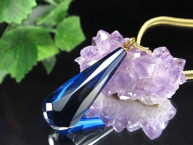 きらきらティアドロップカット サファイアブルーアンバー ネックレス 石サイズ縦約28.3mm チェーン長さ約44cm 発色美しいリトアニアアンバー