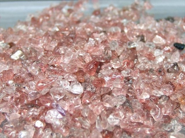 透明 小粒 ペイルピンク ピンクエピドート さざれ 約200g 粒の大きさ
