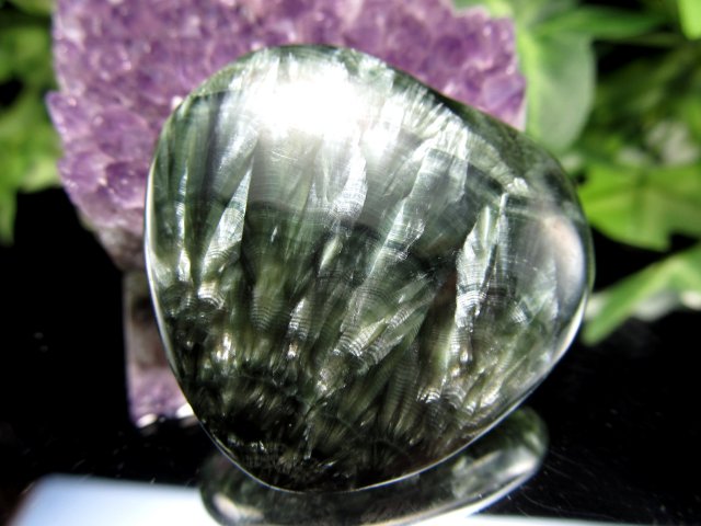 セラフィナイト クリノクロア・天使の羽 ハート型 タンブル 重さ18.4g 斜緑泥石 人生に平穏を与える石 神秘的で高貴な美しさ ロシア産 パワーストーン 天然石