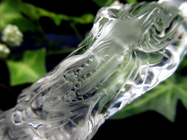 極上品！職人による繊細彫刻 水晶 白衣観音彫刻置物 専用台座