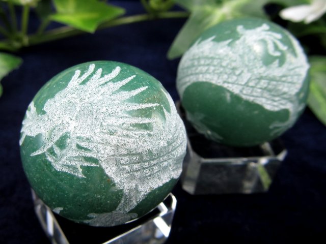 運気上昇・開運の象徴 五本爪龍彫り アベンチュリン 丸玉 縁起物 開運大吉のモチーフ 強力な浄化作用 直径約30mm インド産 パワーストーン 天然石